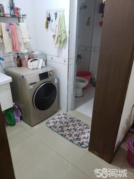 金碧华庭 一楼带院 93.8平方 装修好的 只要60万